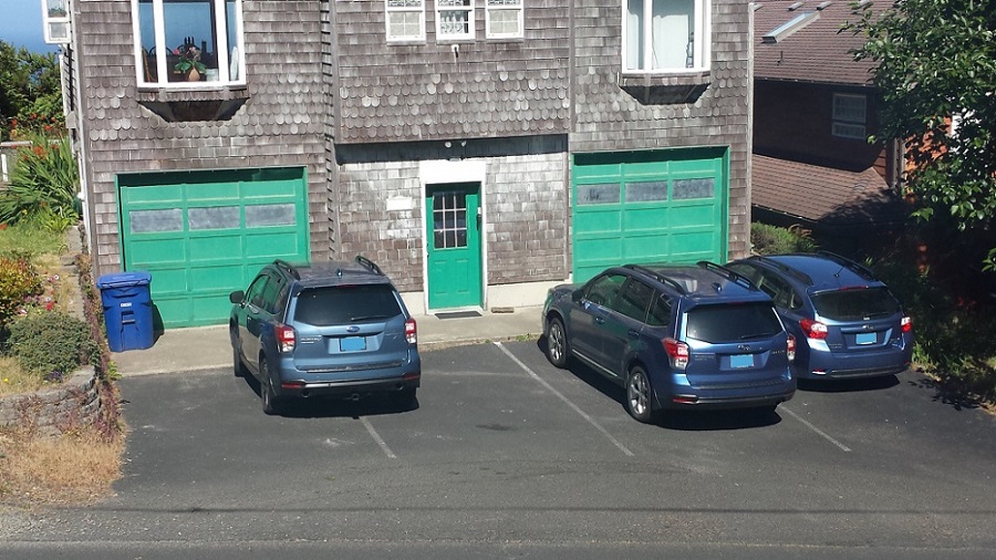 Sunaru Azzurros Three blue Subarus parked in front of a vacation rental.
